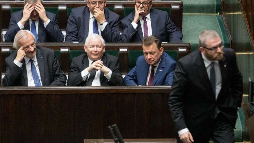 Politycy PiS-u i Grzegorz Braun, zdjęcie z 2019 roku