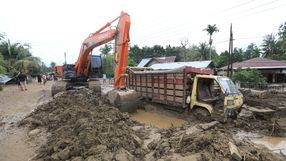 Indonezja. Rośnie liczba ofiar śmiertelnych powodzi i osuwisk