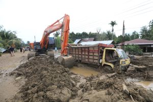 Indonezja. Rośnie liczba ofiar śmiertelnych powodzi i osuwisk