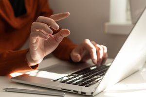 Praca zdalna dla rodziców dzieci do 4 lat: jakie są zasady?