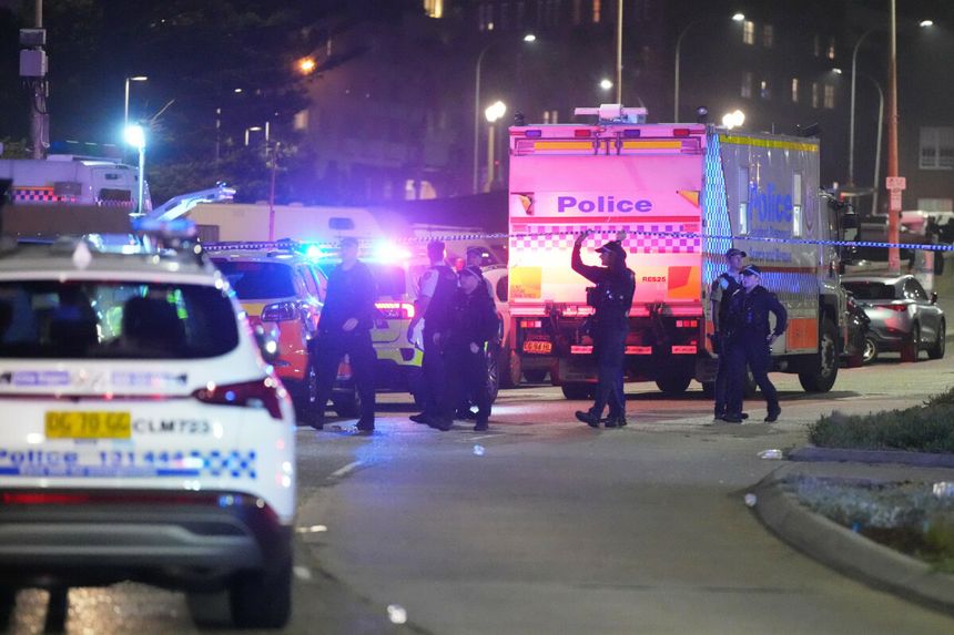 Służby na miejscu strzelaniny w Sydney