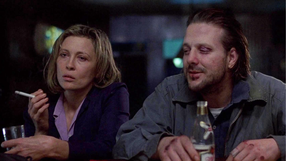 Faye Dunaway i Mickey Rourke w filmie "Ćma barowa"