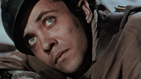 Kadr z filmu "Komu bije dzwon"