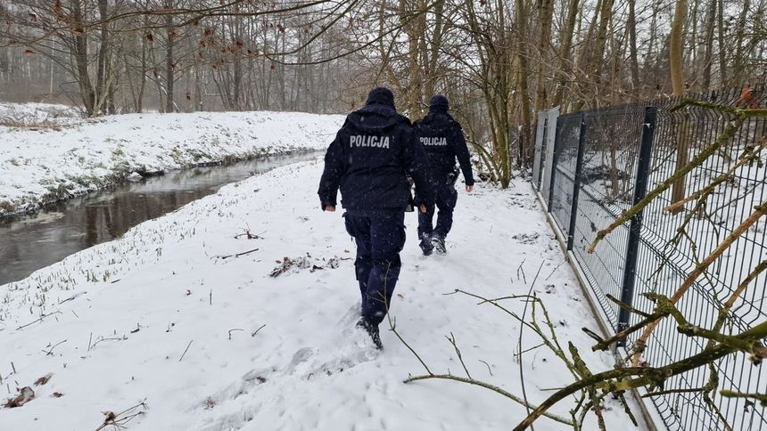 Mrozy i patrol policji 