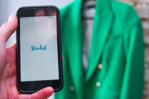 Nowa metoda wyłudzeń na Vinted – oszuści korzystają z AI