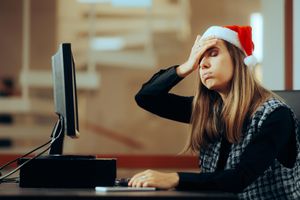 Kobieta pracuje w wigilię