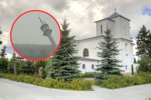 Kościół Chrystusa Króla w Bolewicach/wyburzana wieża RTV