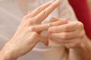 Nowe przepisy ułatwiają zmianę nazwiska po rozwodzi