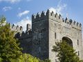 Zamek w Bunratty nieopodal Shannon w Irlandii