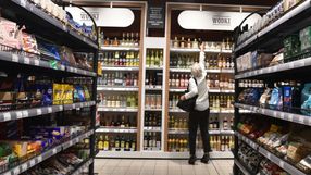 dział alkoholowy w sklepie