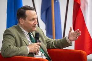 Radosław Sikorski ostrzega Węgrów ws. Ziobry