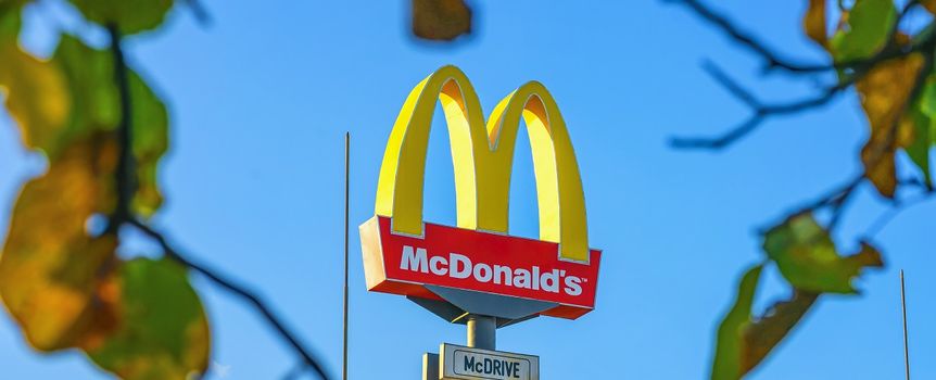 Nowy McCrispy Burger na Halloween