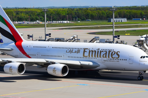 Linie Emirates samolot pasazerski 