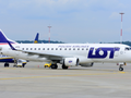 Lotnisko Krakow Balice. Samolot LOT Polskie Linie Lotnicze
