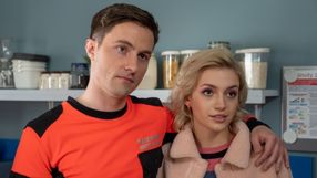 Jest gwiazdą serialu TVP. Nie każdy wie, że w tym hicie Netflixa słychać jego piosenkę