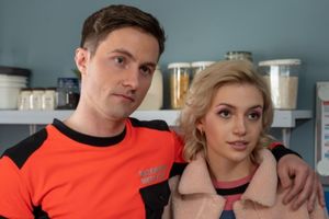 Jest gwiazdą serialu TVP. Nie każdy wie, że w tym hicie Netflixa słychać jego piosenkę