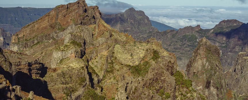 Gorski krajobraz miedzy Pico do Areeiro a Pico Ruivo