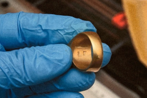 Zamiast złota kupiła tombak