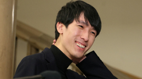 Km jest Eric Lu?