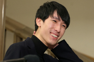 Km jest Eric Lu?