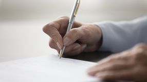Kiedy pracodawca może wręczyć umowę zmieniającą?