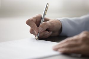 Kiedy pracodawca może wręczyć umowę zmieniającą?