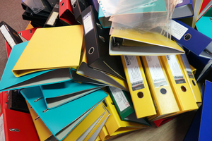 plastikowe segregatory na dokumenty