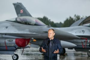 Dnald Tusk, F-16