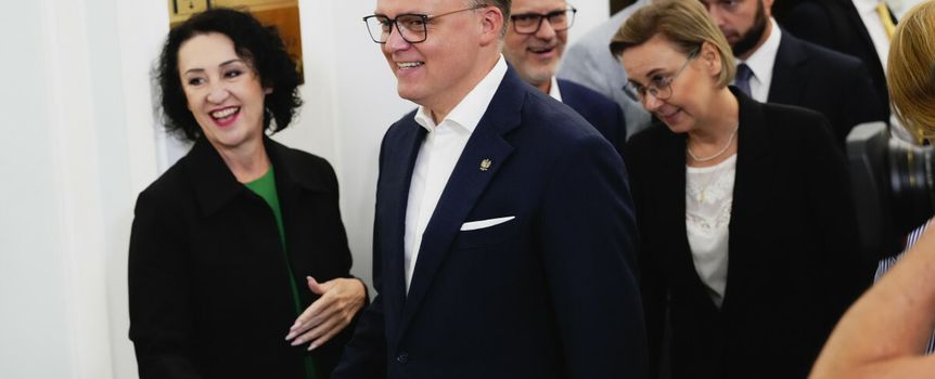 Posłowie Ewa Schädler i Szymon Hołownia z Polski 2050
