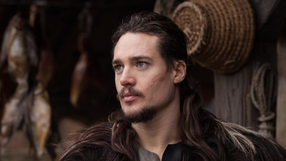 Alexander Dreymon w serialu "Upadek królestwa"