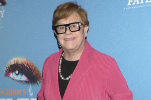 Elton John przegrał dom w zakładzie. Klucze odebrała młoda gwiazda popu