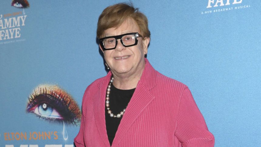 Elton John przegrał dom w zakładzie. Klucze odebrała młoda gwiazda popu
