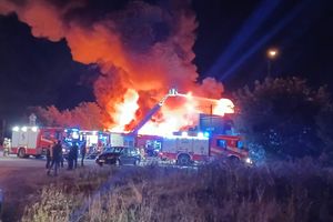 Pożar hali produkcyjno-magazynowej w Czeladzi