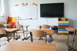 Od 1 września 2025 roku nowelizacja Karty Nauczyciela zakazuje przydzielania doraźnych zastępstw nauczycielom podczas ich zajęć dydaktycznych