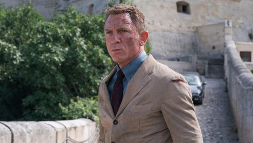 Najpierw cenzura, teraz to. Przed filmami o Bondzie pojawią się specjalne plansze