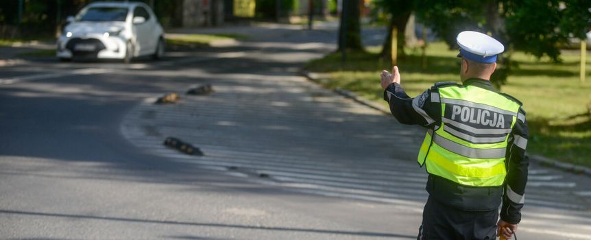 obowiązkowe wyposażenie auta