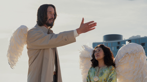 Keanu Reeves i Sandra Oh w filmie "Anioł stróż"