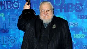 Polacy kupują jego bestsellery jak zaczarowani. Pisarska legenda kończy dziś 77 lat