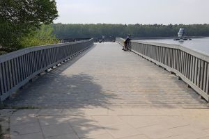Pomost nad jeziorem Strzeszyńskim w Poznaniu