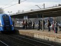 spóźniony pociąg wjechał na tor