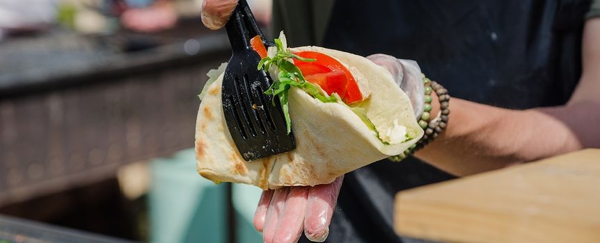 Trucizna w kanapkach z food trucka. Kolejna ofiara we Włoszech