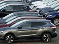 nowe auta na parkingu