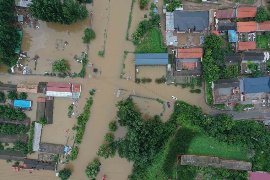 Pekin. Co najmniej 30 ofiar śmiertelnych powodzi