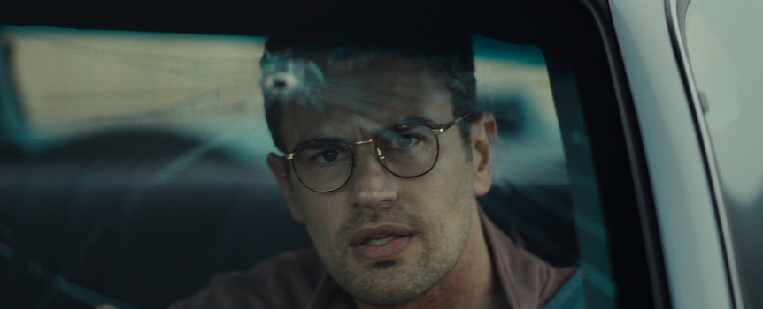 Theo James w filmie "Małpa"