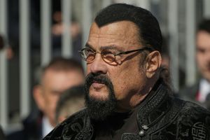 Miał być przyjacielem Putina, a tu nagły zwrot. Gwiazdor wszystko sprzedaje