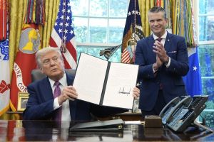 Donald Trump, Pete Hegseth