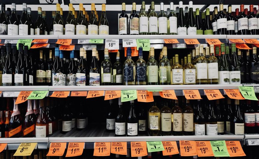 Zakupy Polaków w weekend: Kiedy kupujemy najwięcej alkoholu?
