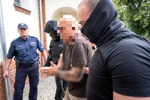 kierowca wjechał w grupę pieszych