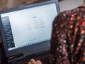 często pracownicy korzystają z pomocy stucznej inteligencji?