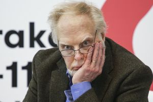 Jest synem Czesława Miłosza. Odziedziczył po nim talent artystyczny